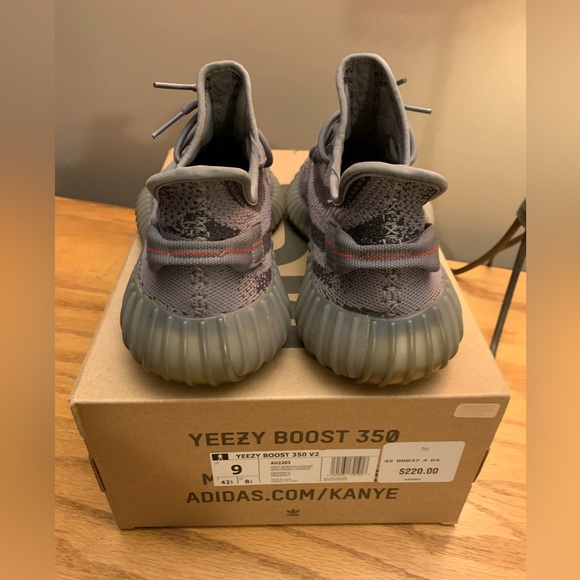Photos use no filters. 100% authentic Yeezy 350v2 ‘beluga 2.0’ purchase off GOAT - Picture 3 of 8